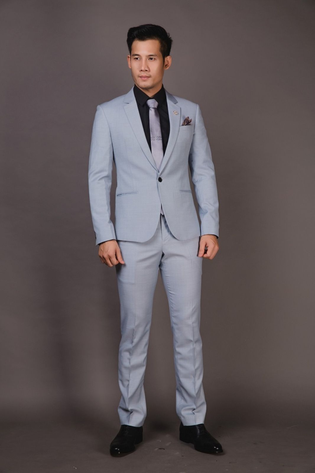 624752 Bright Silver Suit